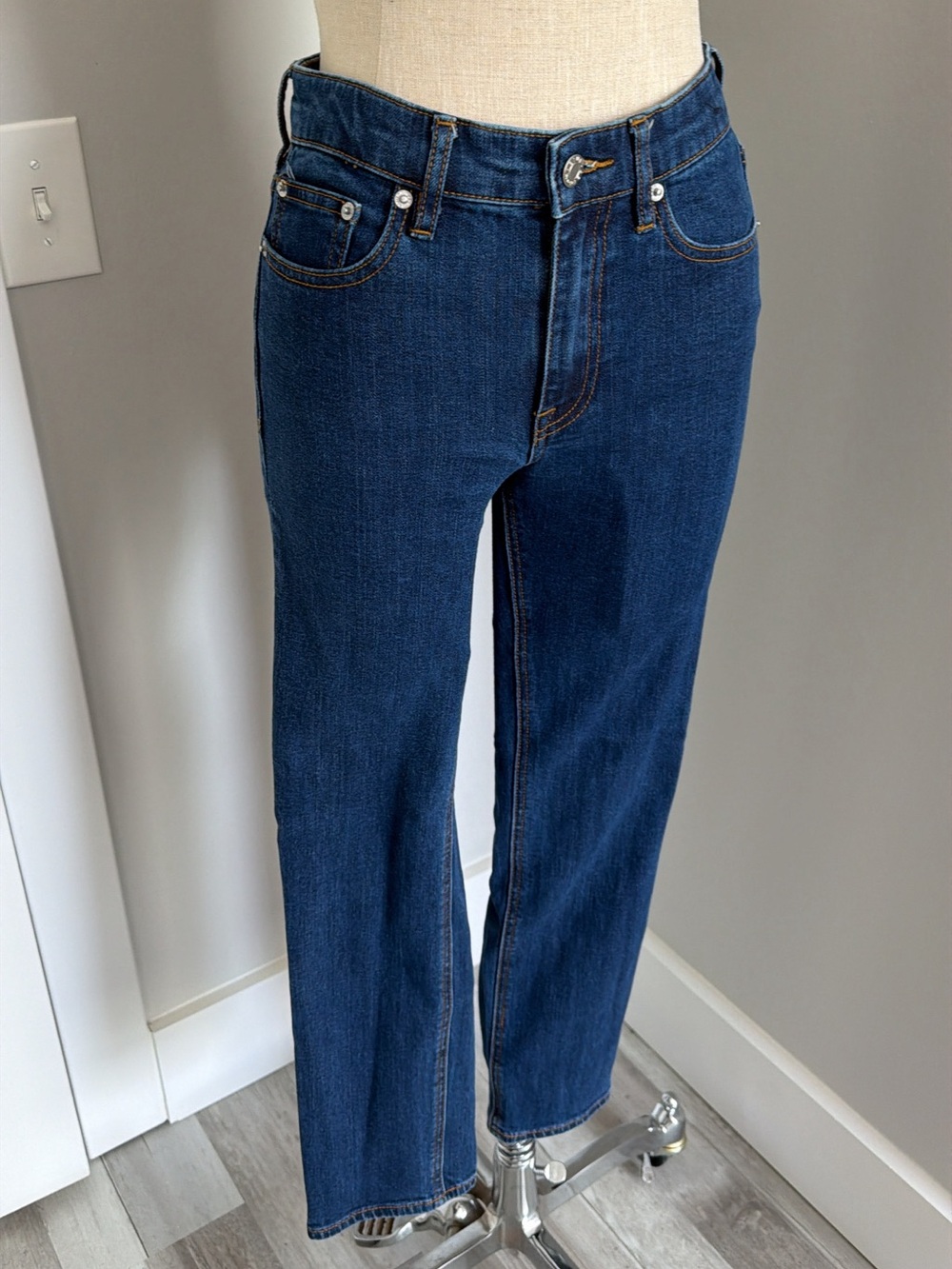 Club Monaco Women's Straight Blue Dark Wash Denim Mid Rise Stretch Jeans Sz 25